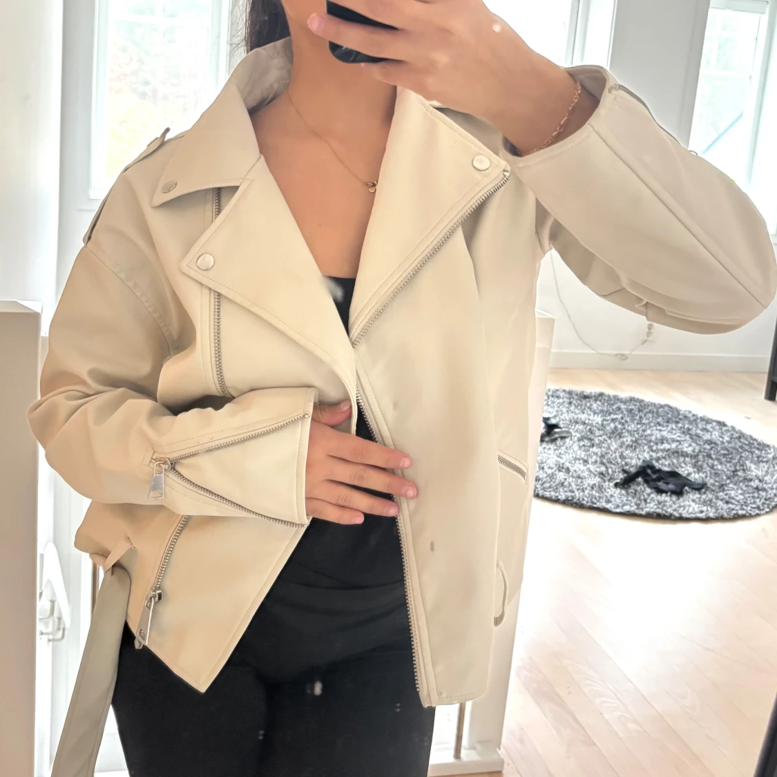 Beige skinnjacka med dragkedja - 1