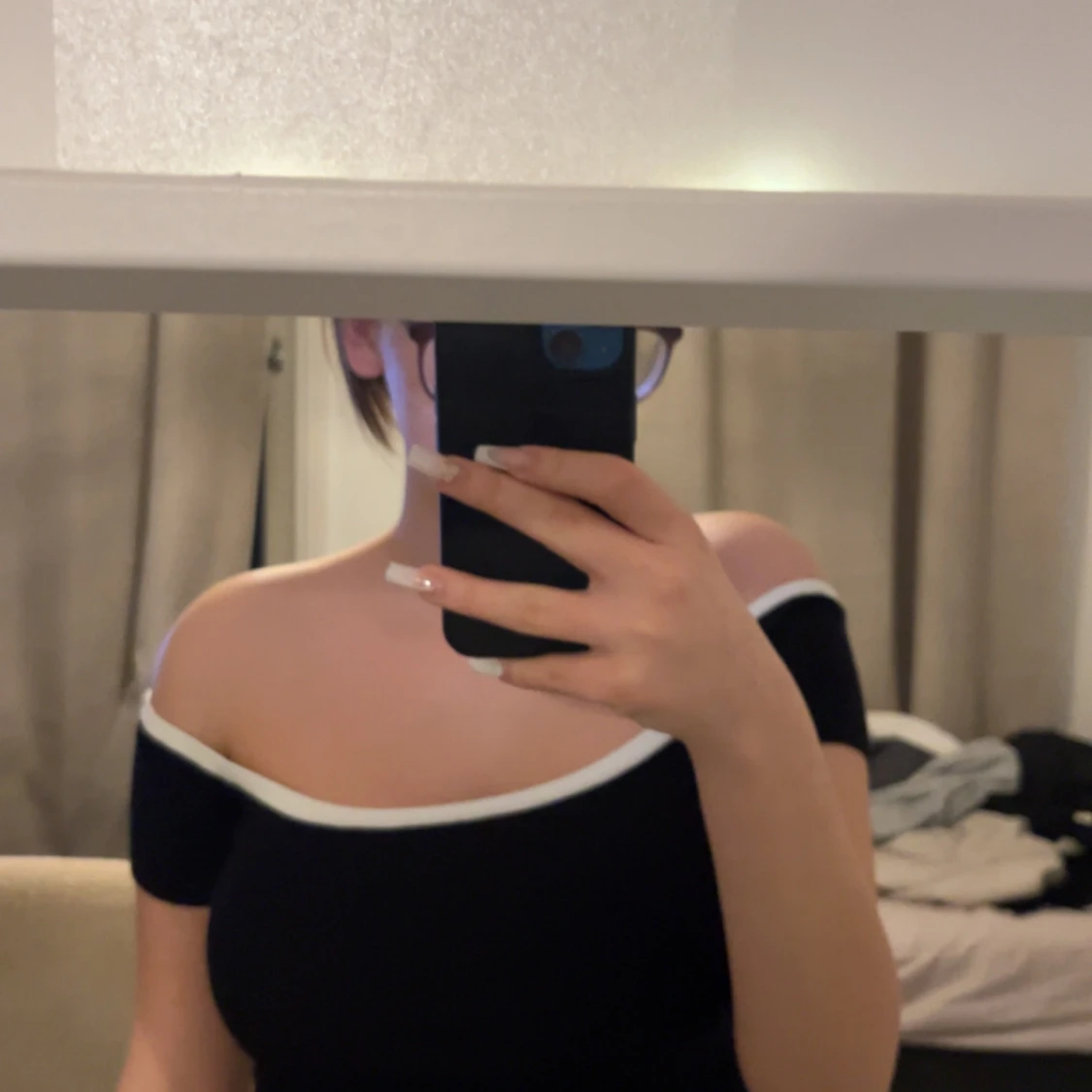 Svart offshoulder topp