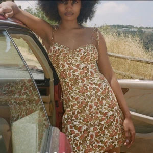 klänning från Réalisation par - Snygg klänning från realisation par i nästintill nyskick! 