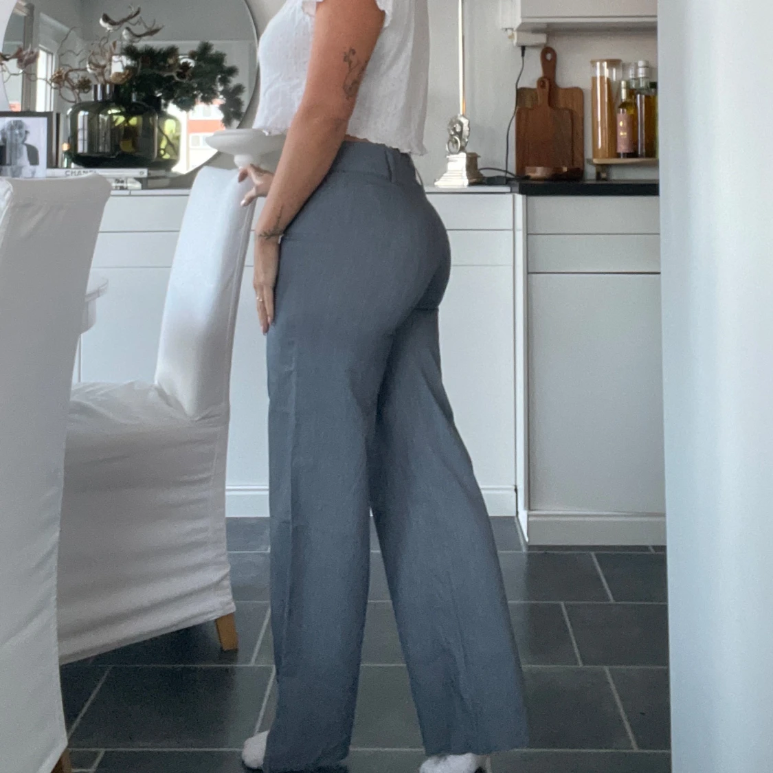 Grå kostymbyxor i midrise  - 90