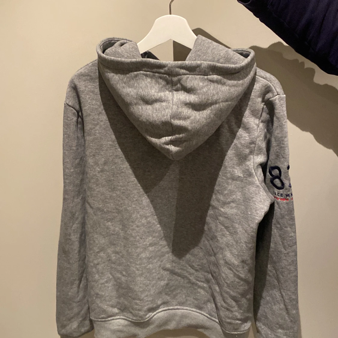 Grå hoodie från Race Marine - 90