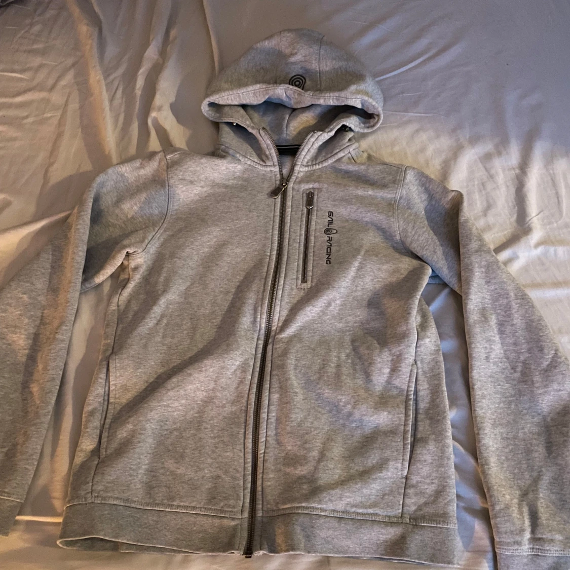 Grå hoodie med dragkedja - 90