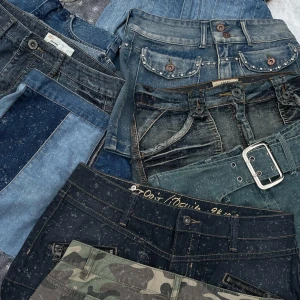 KOLLA PROFIL: LÅGMIDJADE TRENDIGA JEANS - Säljer MASSA Lågmidjade, trendiga jeans för under 1000 kr. Kolla in min profil 😘😘🤩