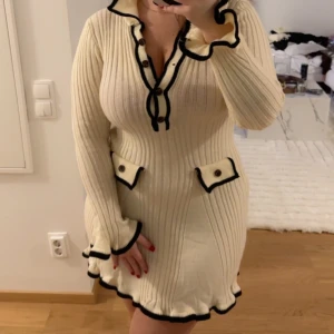 Klänning  - Storlek M