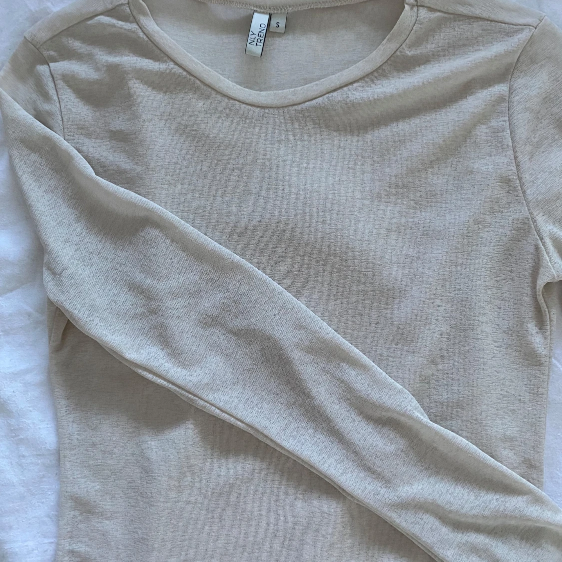 Beige långärmad topp från NLY Trend