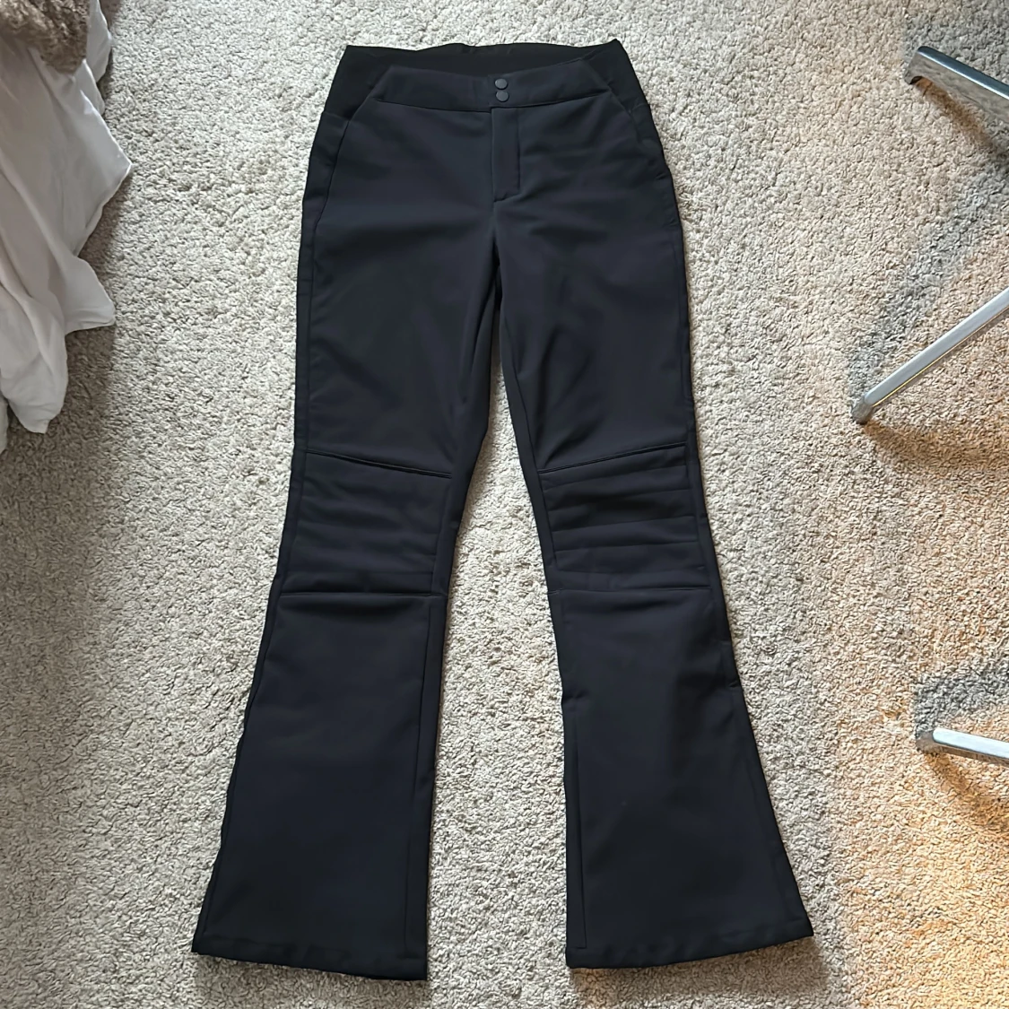 Utsvängda skidbyxor 