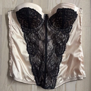 korsett 🖤 - snygg korsett från twilfit, storlek 75B så XS/S. ok att köpa direkt 🖤