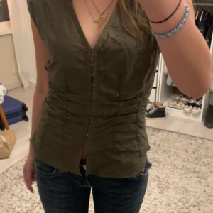 Weekday topp - Snygg topp från weekday säljer då den tyvärr är för stor 