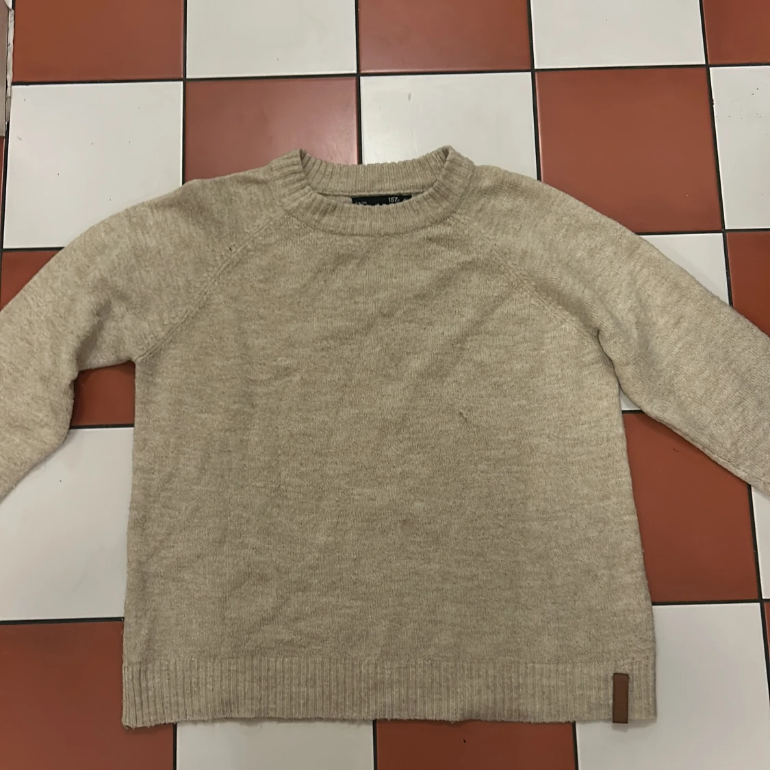 Beige stickad tröja från 157