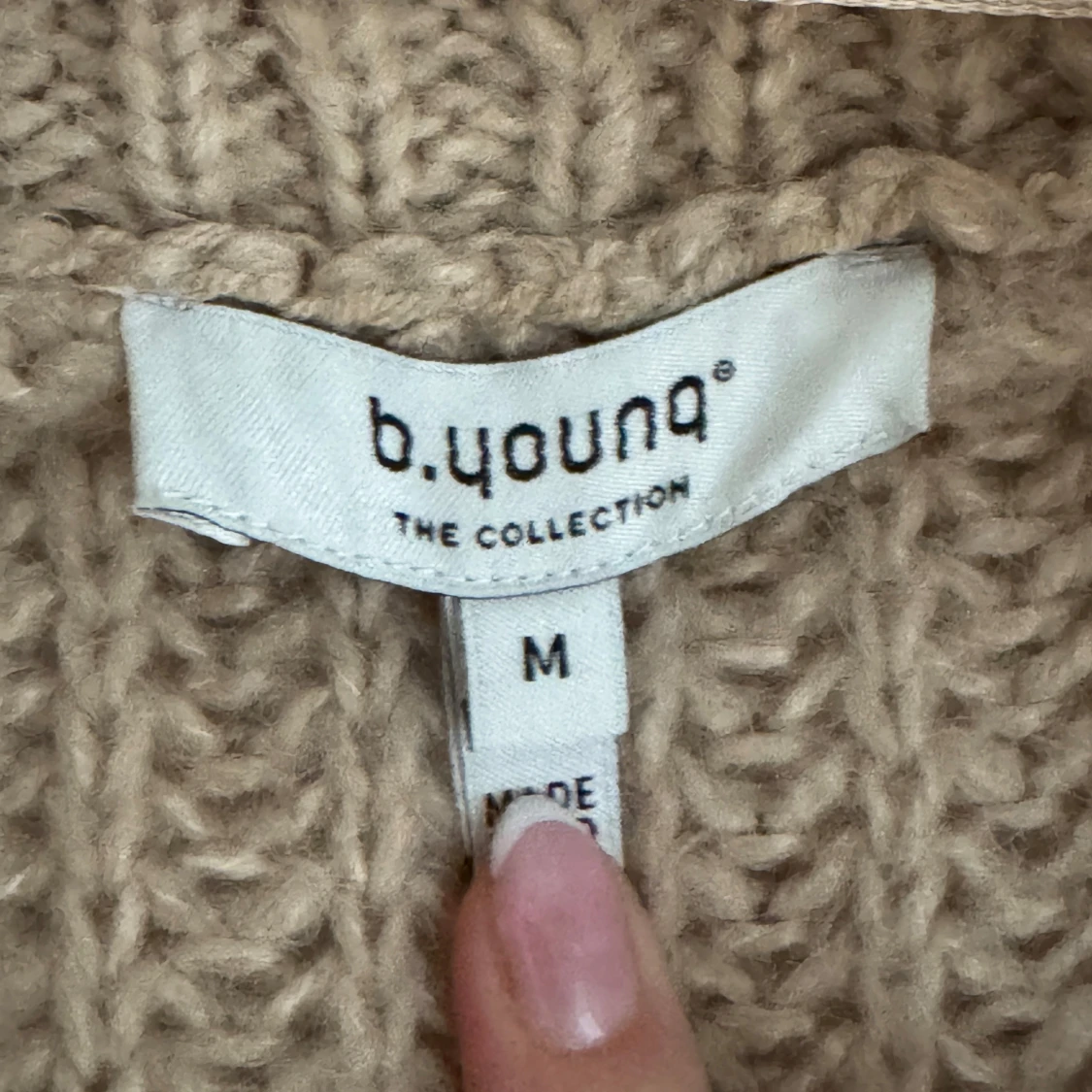 Beige stickad tröja från b.young - 91