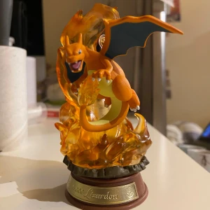 Pokemon charizard anime figue - Helt ny