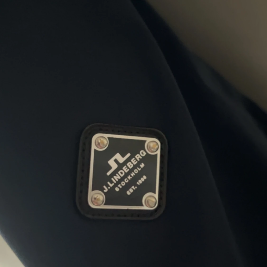 J Lindeberg jacka  - 90