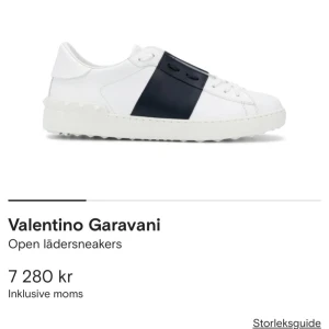 Valentinos  - Nu säljer jag mina kära Valentino skor. Jag har inte använt dem så mycket då jag har andra skor. De har mest legat i en låda då jag glömt bort att jag har de. Men nu tycker jag att det va dags att sälja de. Pris går att diskutera vid snabbt köp