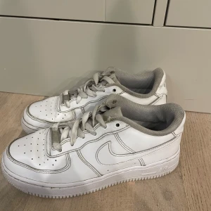 Nike Air force - Bra skick, stl 36,5