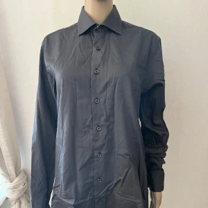 Dressmann finskjorta skjorta grå slim fit - inget att anmärka på 