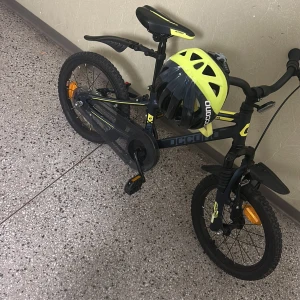 En cykel knappt använd funkar som den ska nästan helt nytt - Ny skick 6-8 år