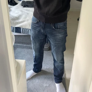 Jeans - Jätte feta jeans med snygg urtvättatmönster. Jeansen knappt använda, bra skick.