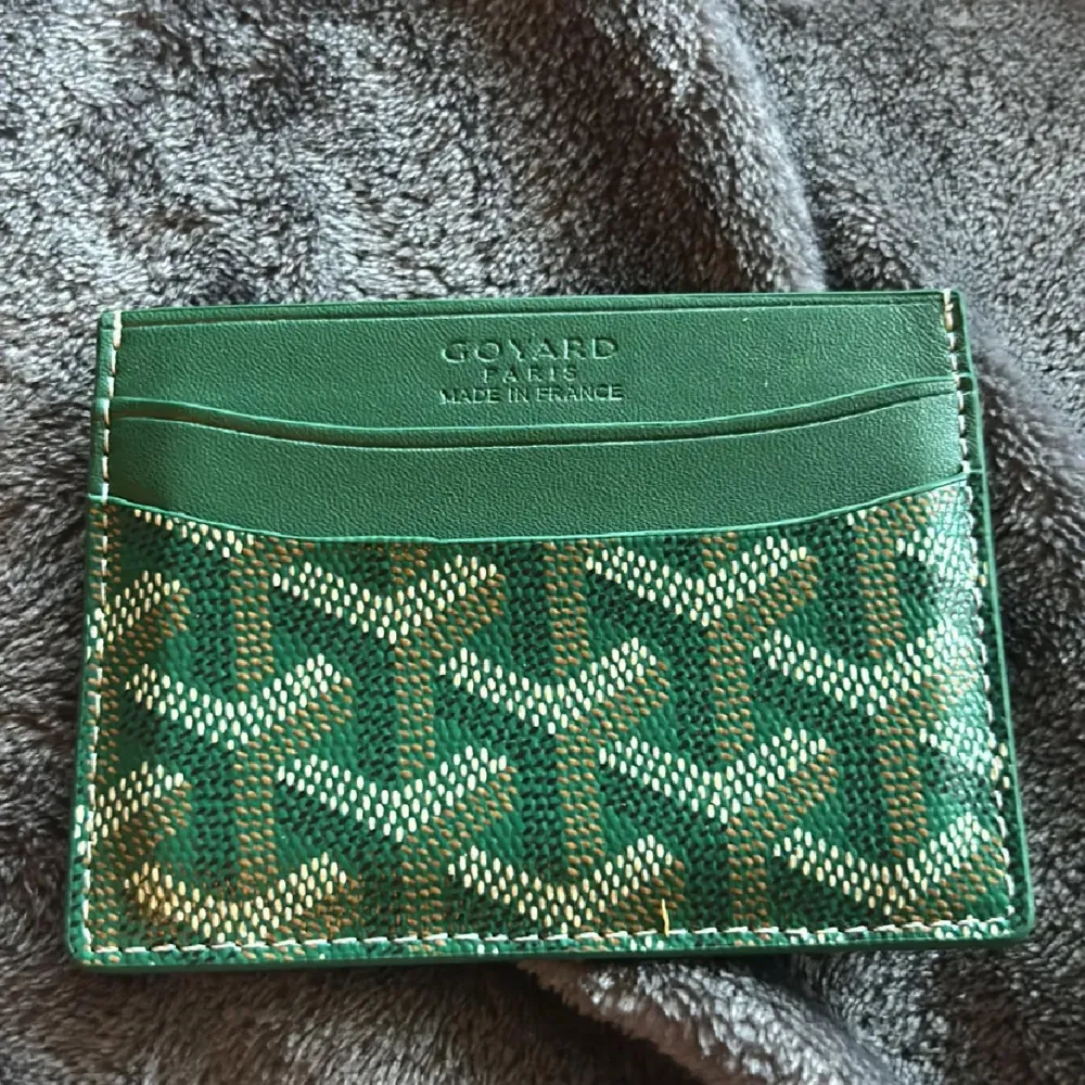 Green wallet  . Accessoarer.