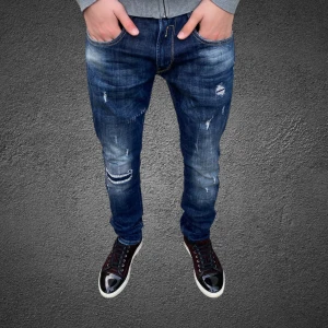 Replay Jeans - Replay Slim fit jeans | modellen ca 180cm,brukar bära w30 | retail 1600+ | Som nya, minimal defekt (sista bild) | märka med 34/34, passar 30/30 | fraktar spårbart via postnord på köparens bekostnad | hör av dig vid intresse!