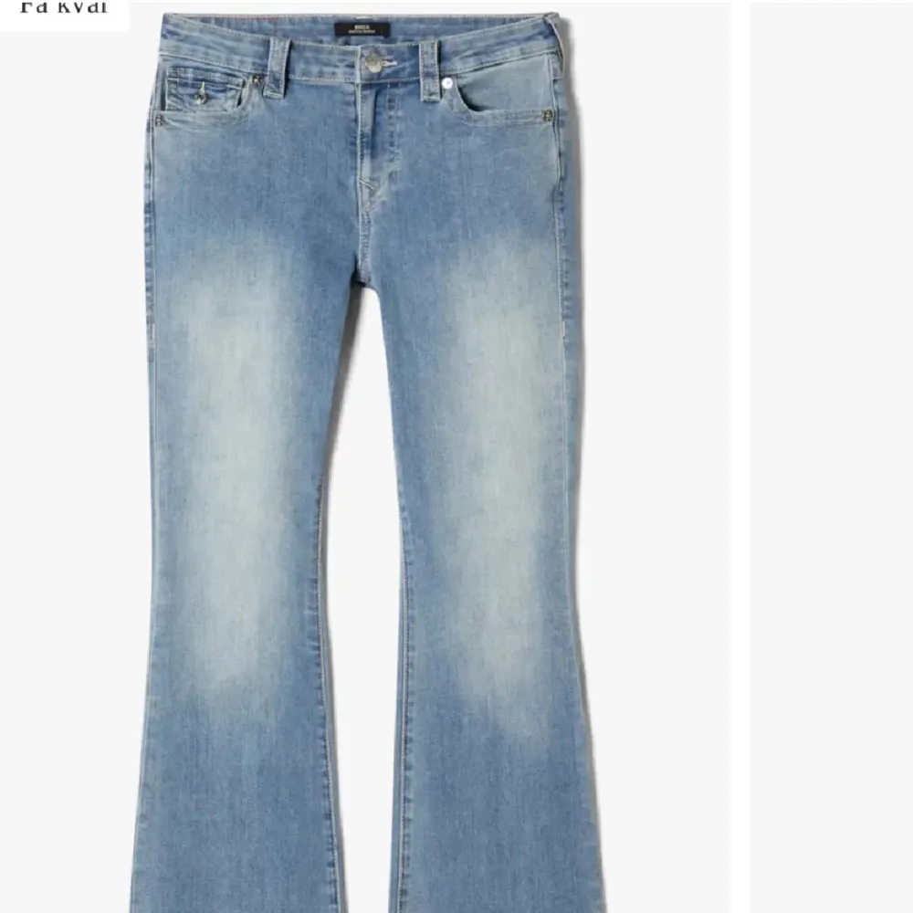 Skit snygga true religion jeans i stl 27💕 Är i nyskick o endast använda fåtal gånger! Nypris 1299kr jag säljer för 900kr Kan sänka pris vid snabbt köp💕 . Jeans & Byxor.