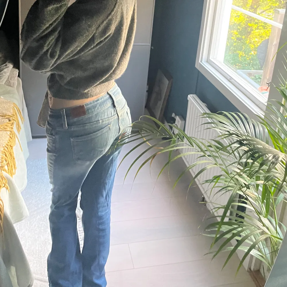 Lågmidjade bootcut jeans som är oanvända från märket pepe jeans london💕. Jeans & Byxor.