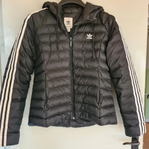 Kort adidas - Använd men i fint skick.