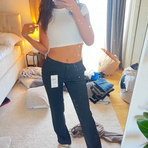 Kostymbyxor  - Oanvända med lappar kvar, jättefina men för stora för mig, passar S/M☺️