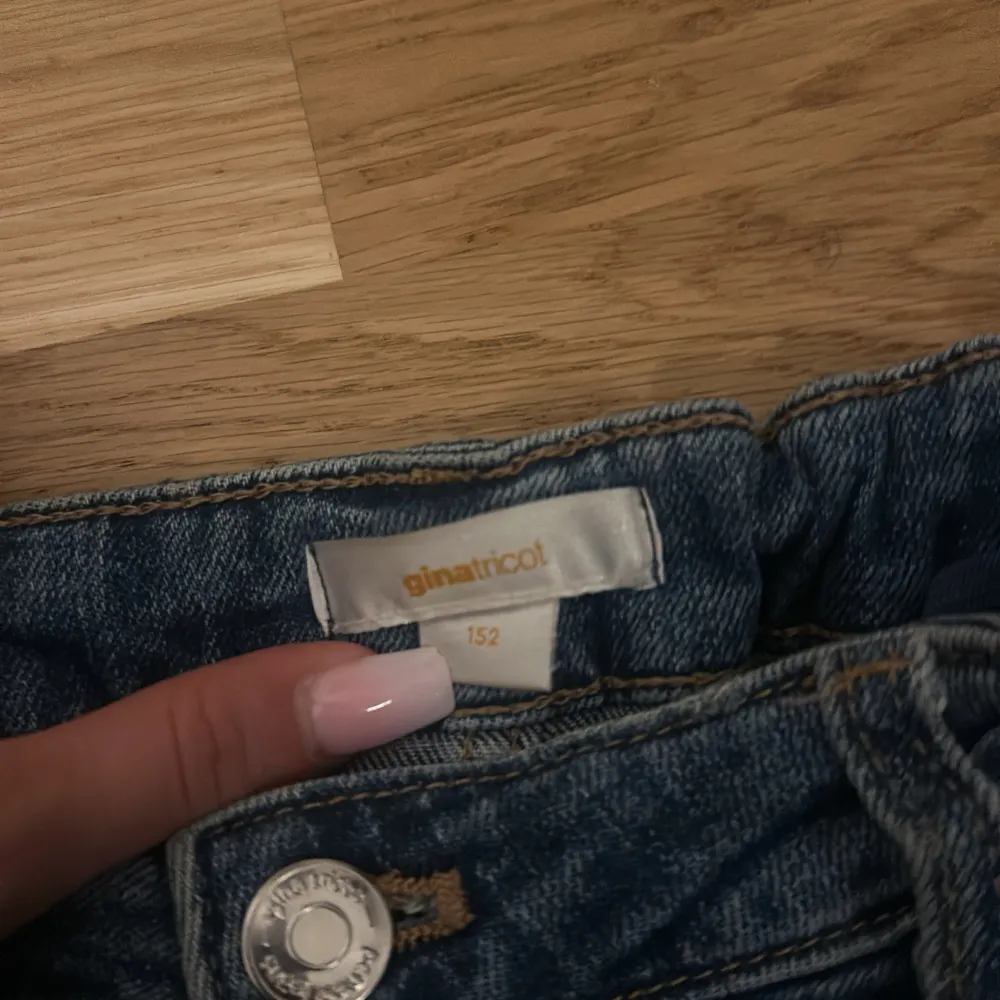 Jag säljer dessa lowaist jeansen från Gina i storlek 152. Skriv om ni är intresserade.. Jeans & Byxor.