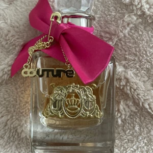 Viva La Juicy Parfym - Använd 3-4 gånger. Doftar jättegott 