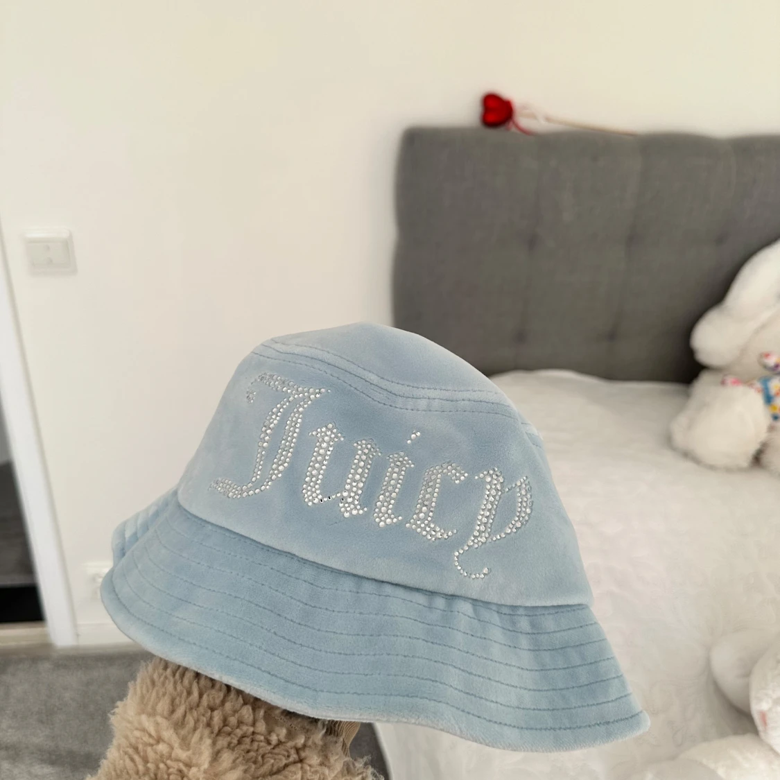 Ljusblå bucket hat från Juicy Couture