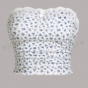 Topp - Säljer en gullig topp från shein i bra skick, finns inga defekter💗 Nypris: 59 SEK, säljer för 29 SEK