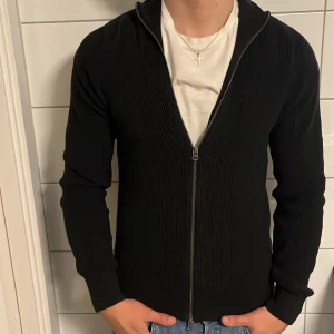 Dobber fullzip  - Fullzip från dobber, inga fel alls, använd men i bra skick, hör av dig vid eventuell fråga