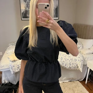 Tröja med puff ärm - Super snygg tröja med puff ärm