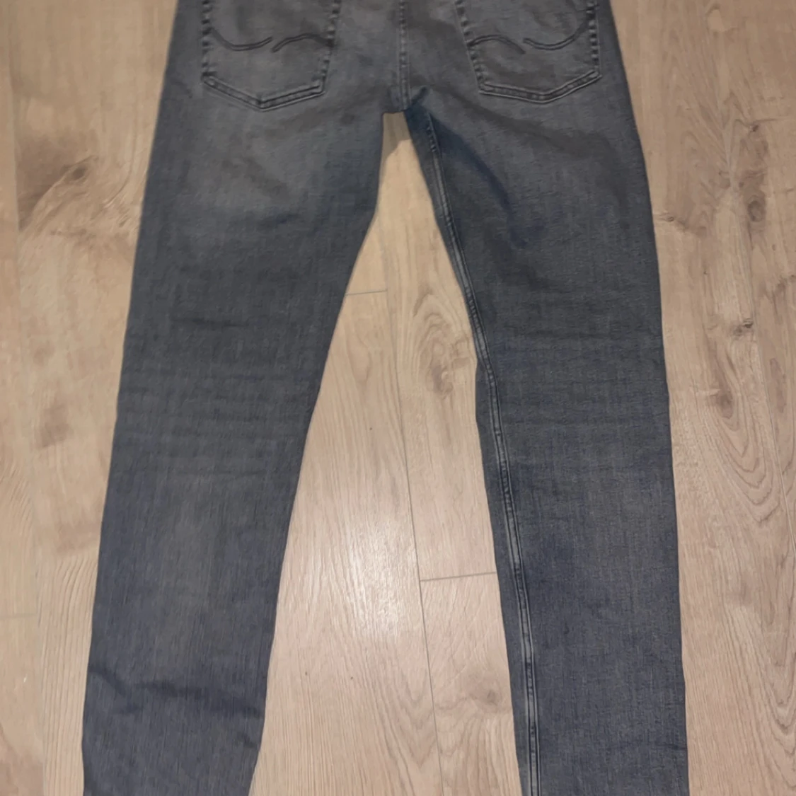 Grå jeans från Jack & Jones - 1