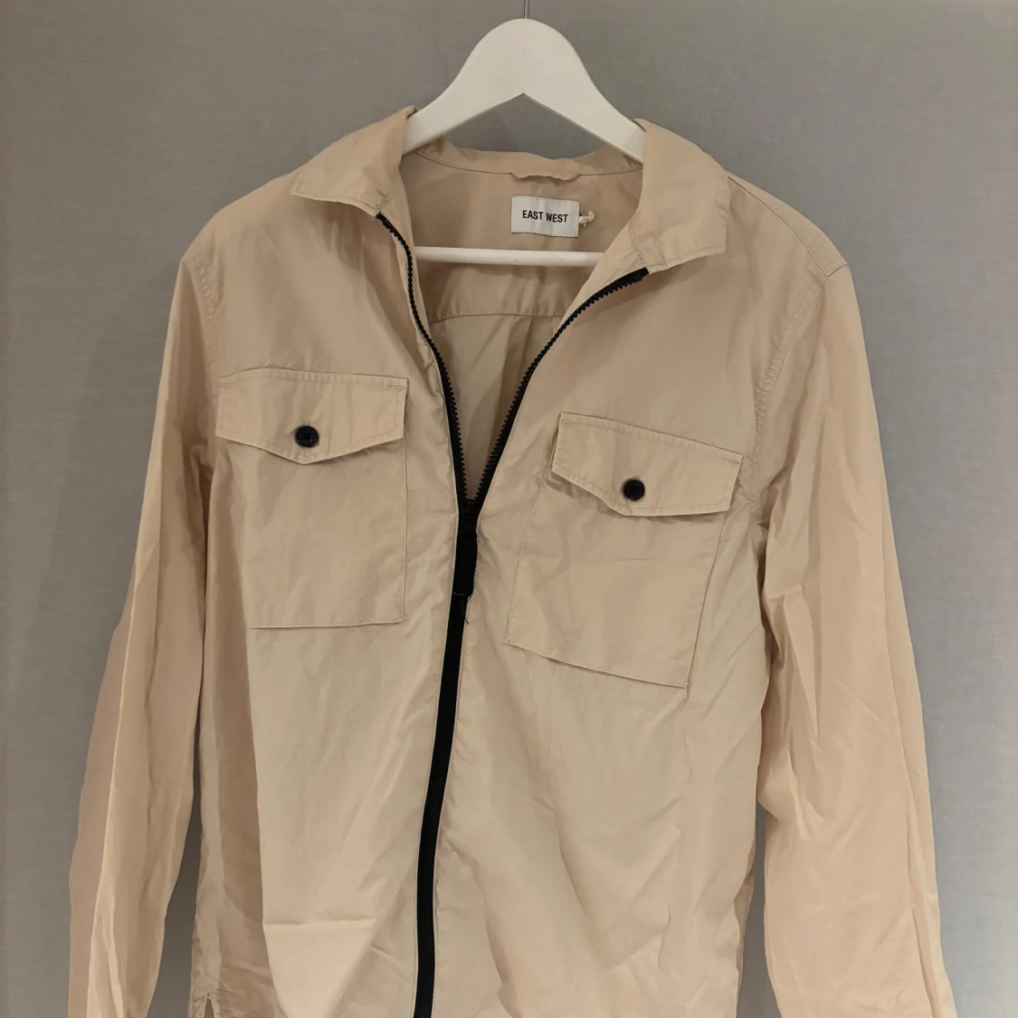 Beige overshirt från East West