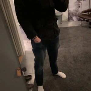 Stilren Overshirt - Säljer nu min overshirt då jag behöver pengarna till annat. Tvär snygg overshirt som passar till allt. Skicket skulle jag säga är 7/10 men ger ett väldigt gott intryck. Priset kan ändras vid snabb affär! 