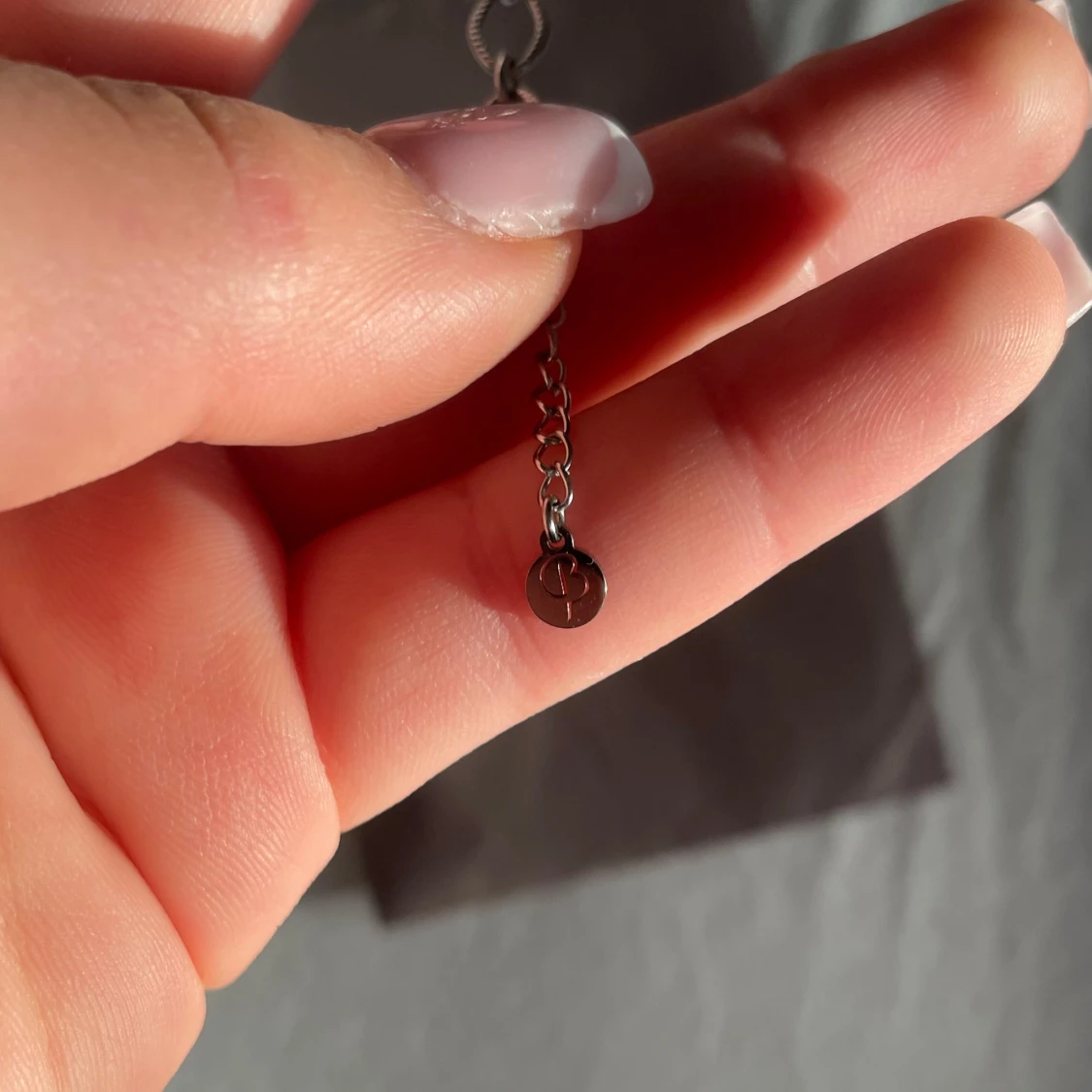 Silverfärgat armband med kedjedesign - 1