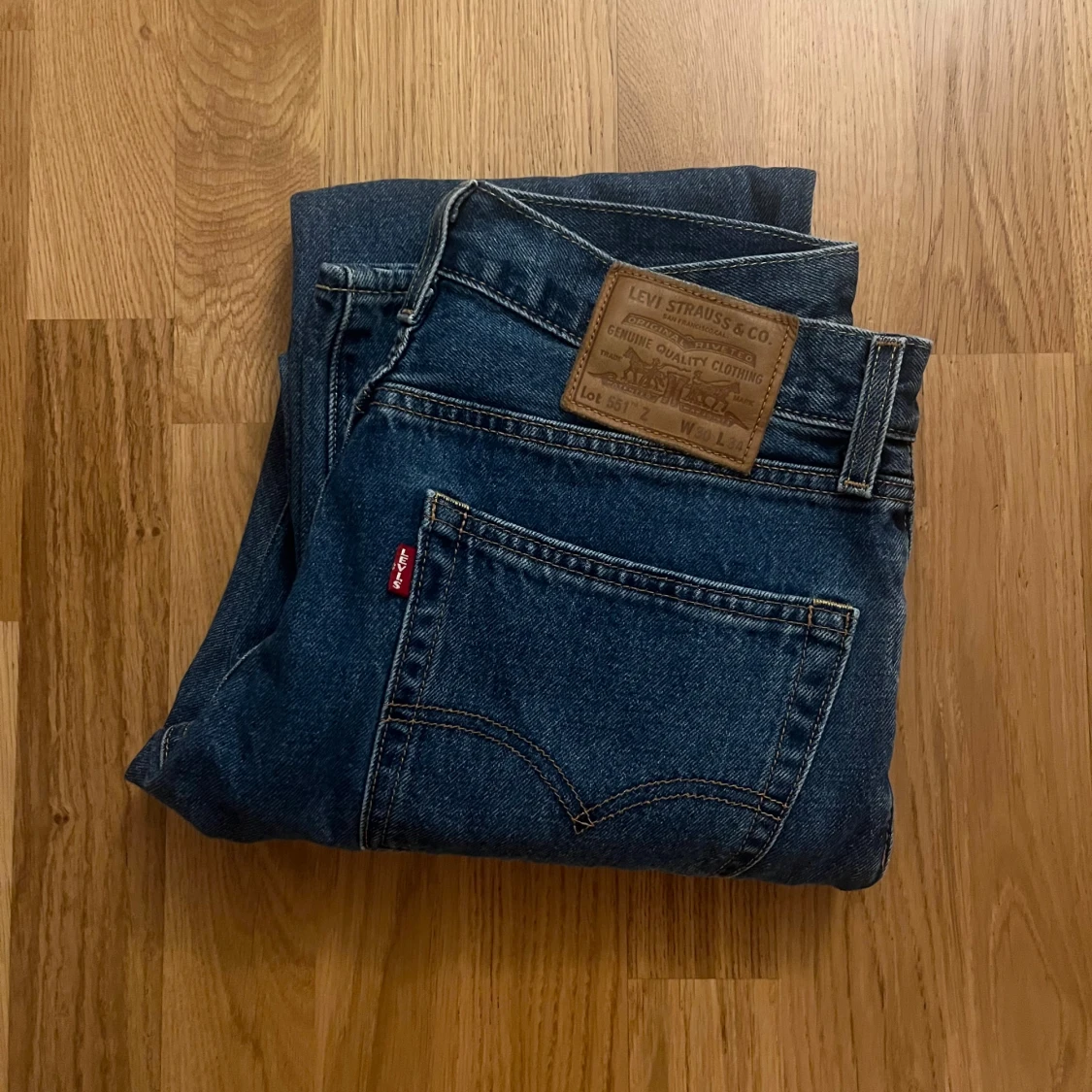 Blå jeans från Levi's 551