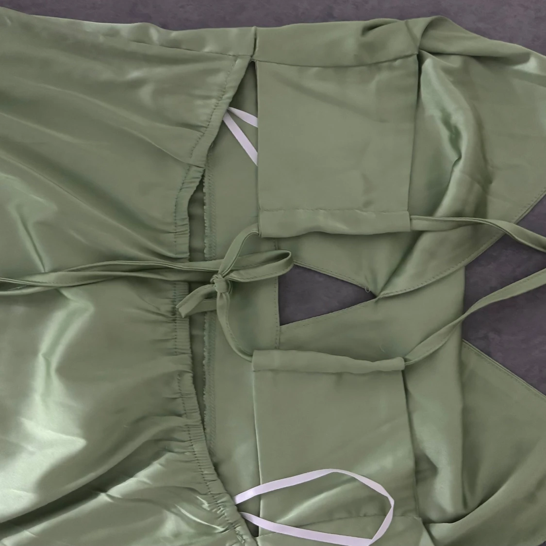 Grön satin klänning - 3