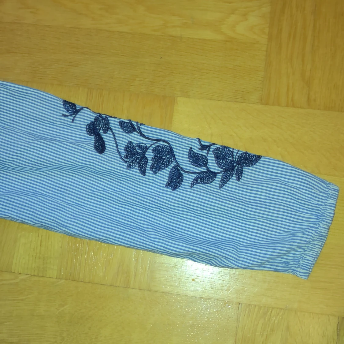 Blå- och vitrandig tröja från KappAhl - 3