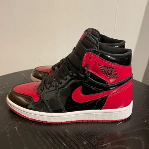 Jordan 1 - Jordan 1 High Patent Bred Mycket bra skick Sällan använda Stockholm