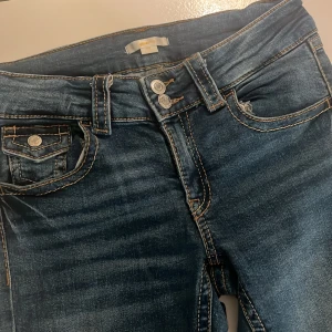 Gina tricot jeans - Säljer min gamla Gina tricot jeans. Har inte använt på länge men dom är fortfarande super snygga. Köpte för 350 men säljer för 150kr.