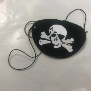 Piratskalle Crossbone Ögonlapp - Fri stlk  Finns många kvar, samma frakt 