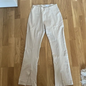 Mjuka kostymbyxor - Knappt använda, hela och fina 