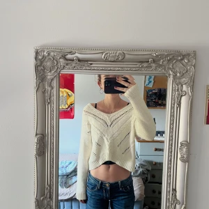 Stickad offshoulder tröja  - Mysig stickad offshoulder tröja. Är i storlek XS men rätt stor i passform 💕