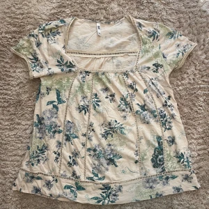 Blus - Blommig blus! 