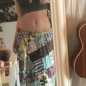 Hippie långkjol⭐️ - knappast använd, i väldigt fint skick. Tjockt och stretchigt material💗