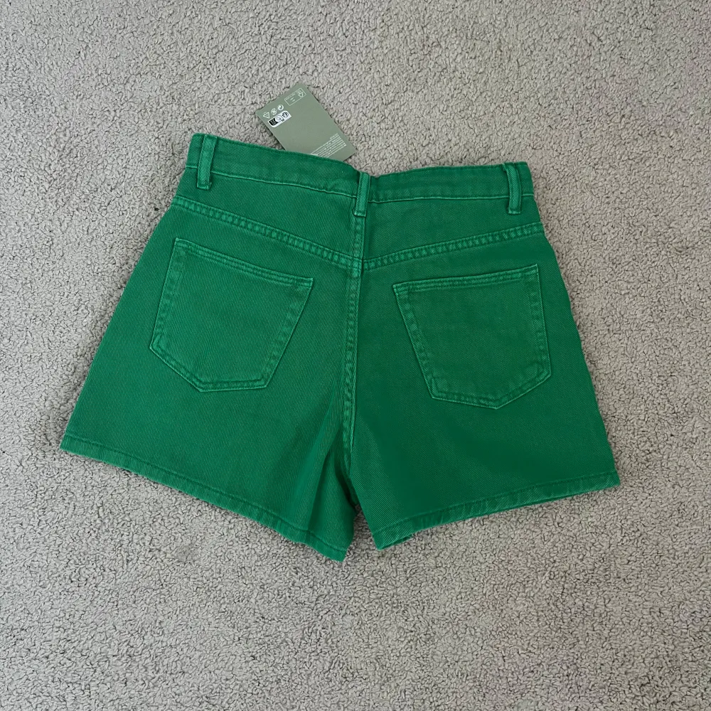 Jätte fina gröna high Waist shorts. Passar perfekt nu till sommaren. (Oanvända)🌟. Shorts.