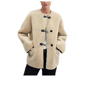 Jacka Mango - Jättepopulär jacka från Mango. Helt slutsåld. Nyskick. Säljer för vill ha pengar till en annan jacka. Storlek S men passar xs-M. Nypris 1500. Använd gärna köp nu💗