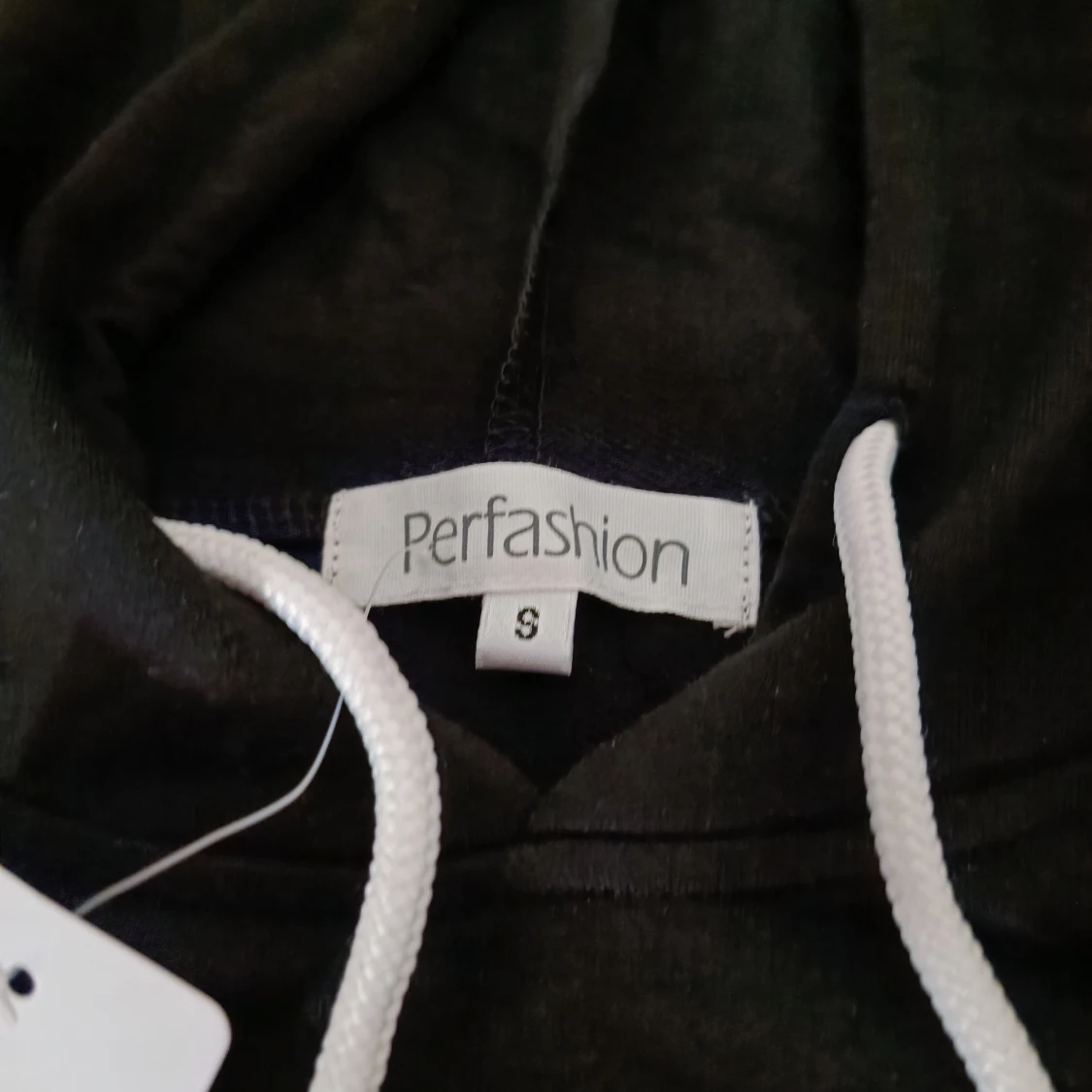 Svart hoodie från Perfashion - 90